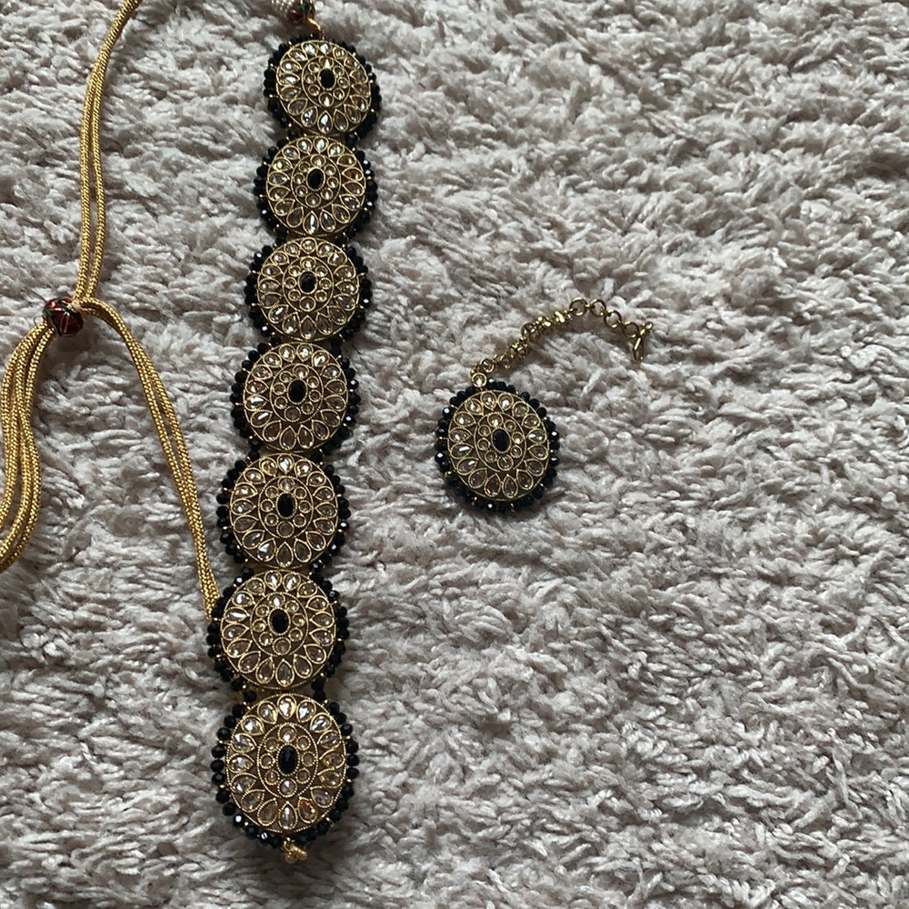 Black polki stone chocker